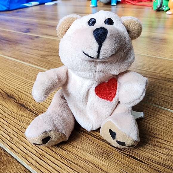 Small Hershey's Bear with Magenetic Hands - Picture 2 of 4